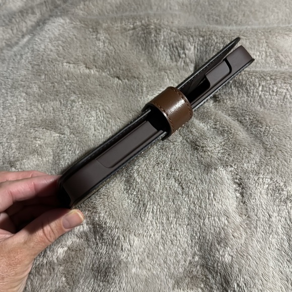 Iphone 15 Pro Max Folio In Signature Canvas - Picture 4 of 9